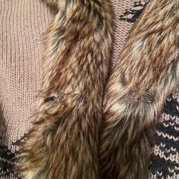 Cardigan - Picture 7 of 11